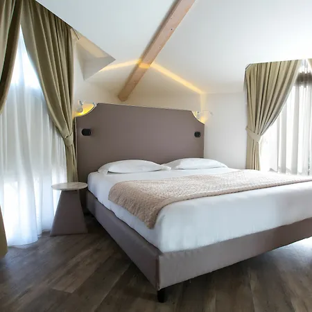 Al Campanile - Luxury & 3* Baveno
